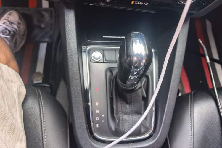 Used Volkswagen Sagitar 2018 1.6L Automatic Comfort Model Gear Lever