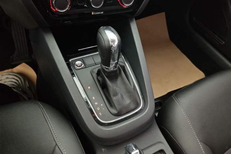 Used Volkswagen Sagitar 2018 1.6L Automatic Comfort Model Gear Lever
