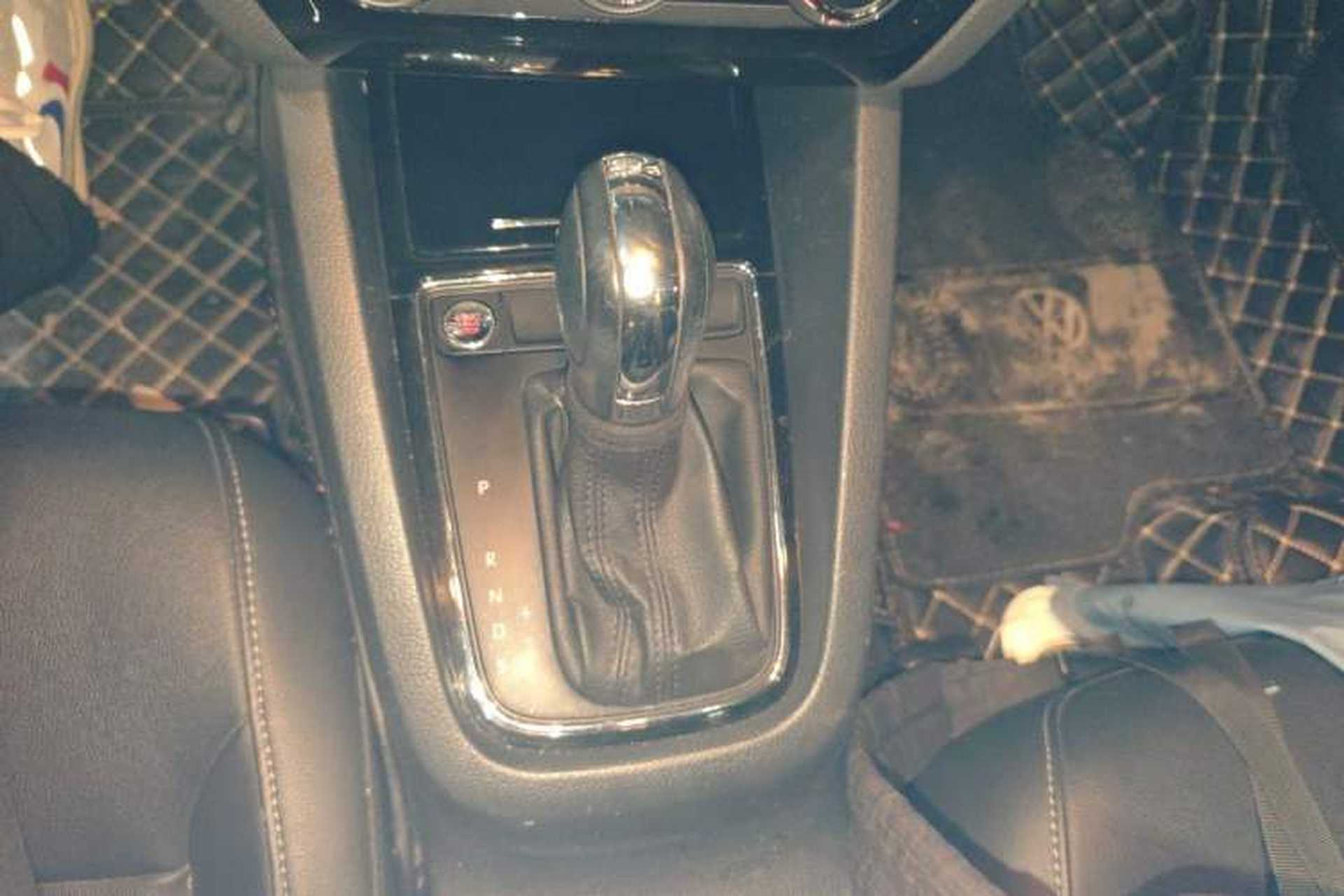 Used Volkswagen Sagitar 2018 180TSI DSG Prestige Edition Gear Lever