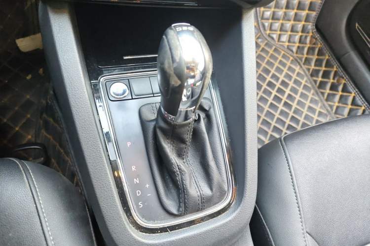 Used Volkswagen Sagitar 2018 280TSI DSG Ignite Edition Gear Lever