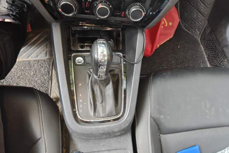 Used Volkswagen Sagitar 2018 280TSI DSG Ignite Edition Gear Lever