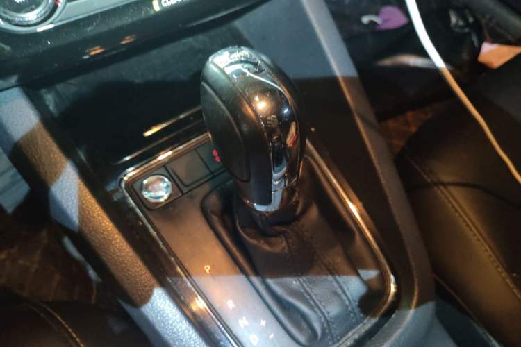 Used Volkswagen Sagitar 2018 180TSI DSG Prestige Edition Gear Lever