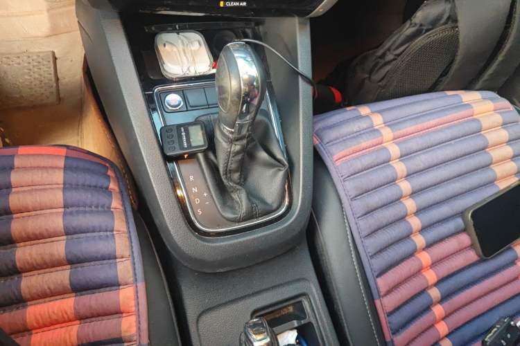 Used Volkswagen Sagitar 2018 1.6L Automatic Comfort Model Gear Lever