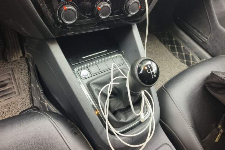 Used Volkswagen Sagitar 2018 1.6L Manual Comfort Model Gear Lever