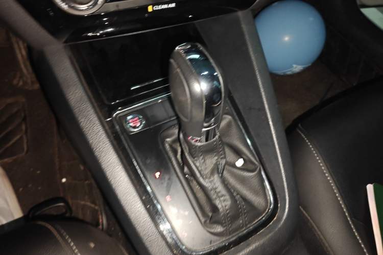 Used Volkswagen Sagitar 2018 1.6L Automatic Comfort Model Gear Lever