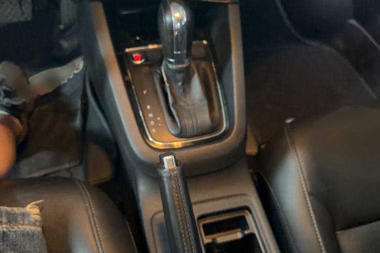 Used Volkswagen Sagitar 2018 280TSI DSG Ignite Edition Gear Lever