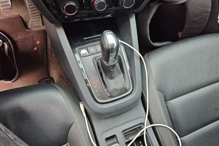 Used Volkswagen Sagitar 2018 280TSI DSG Ignite Edition Gear Lever