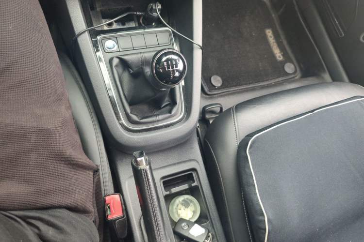 Used Volkswagen Sagitar 2018 1.6L Manual Comfort Model Gear Lever