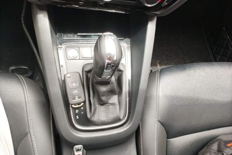 Used Volkswagen Sagitar 2018 280TSI DSG Ignite Edition Gear Lever