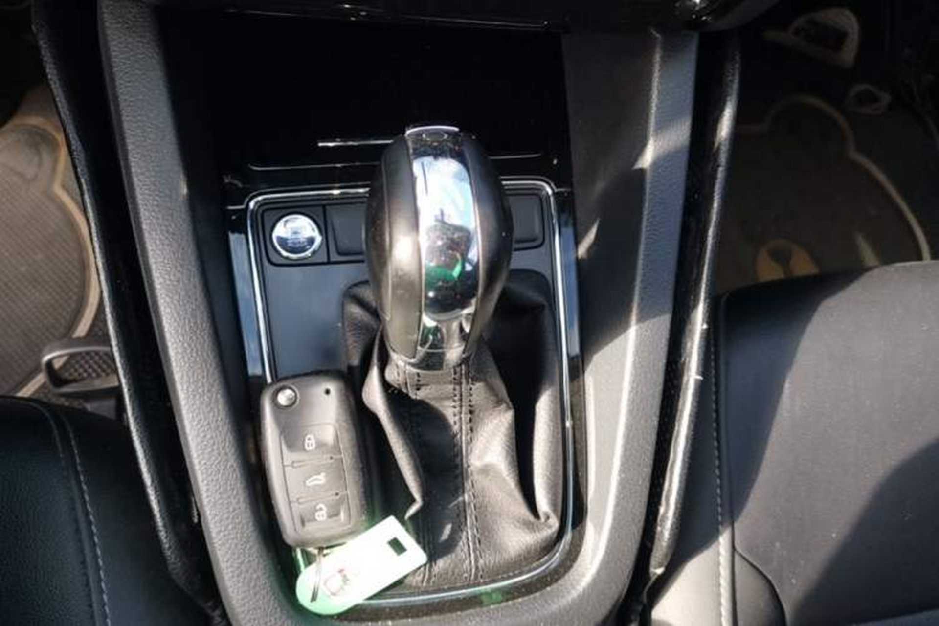 Used Volkswagen Sagitar 2018 1.6L Automatic Comfort Model Gear Lever