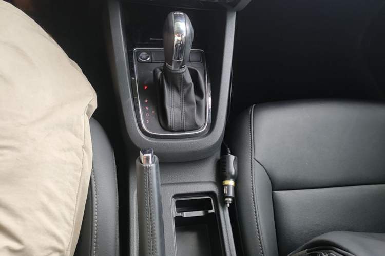 Used Volkswagen Sagitar 2018 280TSI DSG Ignite Edition Gear Lever