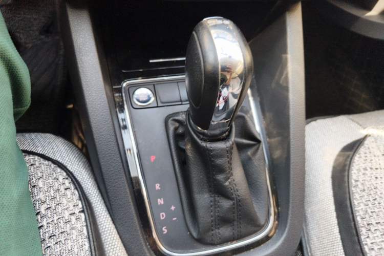 Used Volkswagen Sagitar 2018 280TSI DSG Ignite Edition Gear Lever