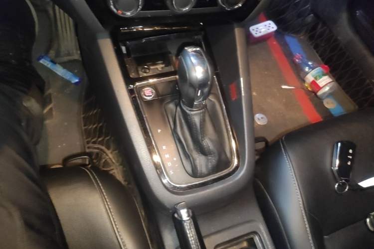 Used Volkswagen Sagitar 2018 280TSI DSG Comfort Model Gear Lever