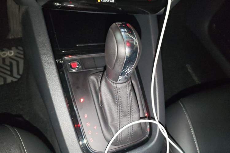 Used Volkswagen Sagitar 2018 1.6L Automatic Comfort Model Gear Lever