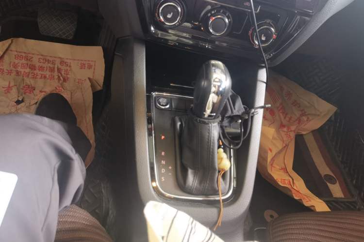 Used Volkswagen Sagitar 2018 180TSI DSG Prestige Edition Gear Lever