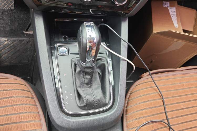 Used Volkswagen Sagitar 2018 280TSI DSG Ignite Edition Gear Lever