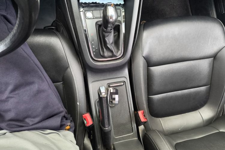 Used Volkswagen Sagitar 2018 1.6L Automatic Comfort Model Gear Lever