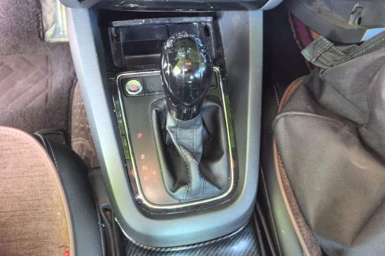 Used Volkswagen Sagitar 2018 280TSI DSG Comfort Model Gear Lever