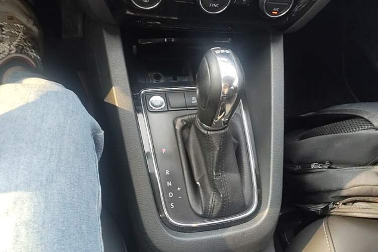 Used Volkswagen Sagitar 2018 280TSI DSG Ignite Edition Gear Lever