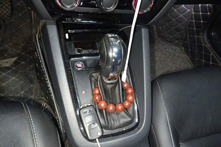 Used Volkswagen Sagitar 2018 280TSI DSG Comfort Model Gear Lever
