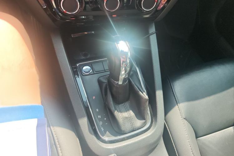 Used Volkswagen Sagitar 2018 1.6L Automatic Comfort Model Gear Lever