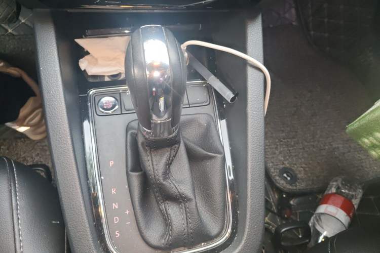 Used Volkswagen Sagitar 2018 1.6L Automatic Comfort Model Gear Lever