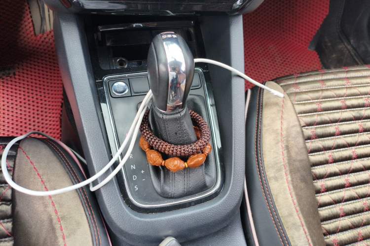 Used Volkswagen Sagitar 2018 280TSI DSG Comfort Model Gear Lever