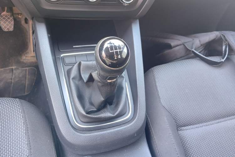 Used Volkswagen Sagitar 2018 1.6L Manual Fashion Edition Gear Lever
