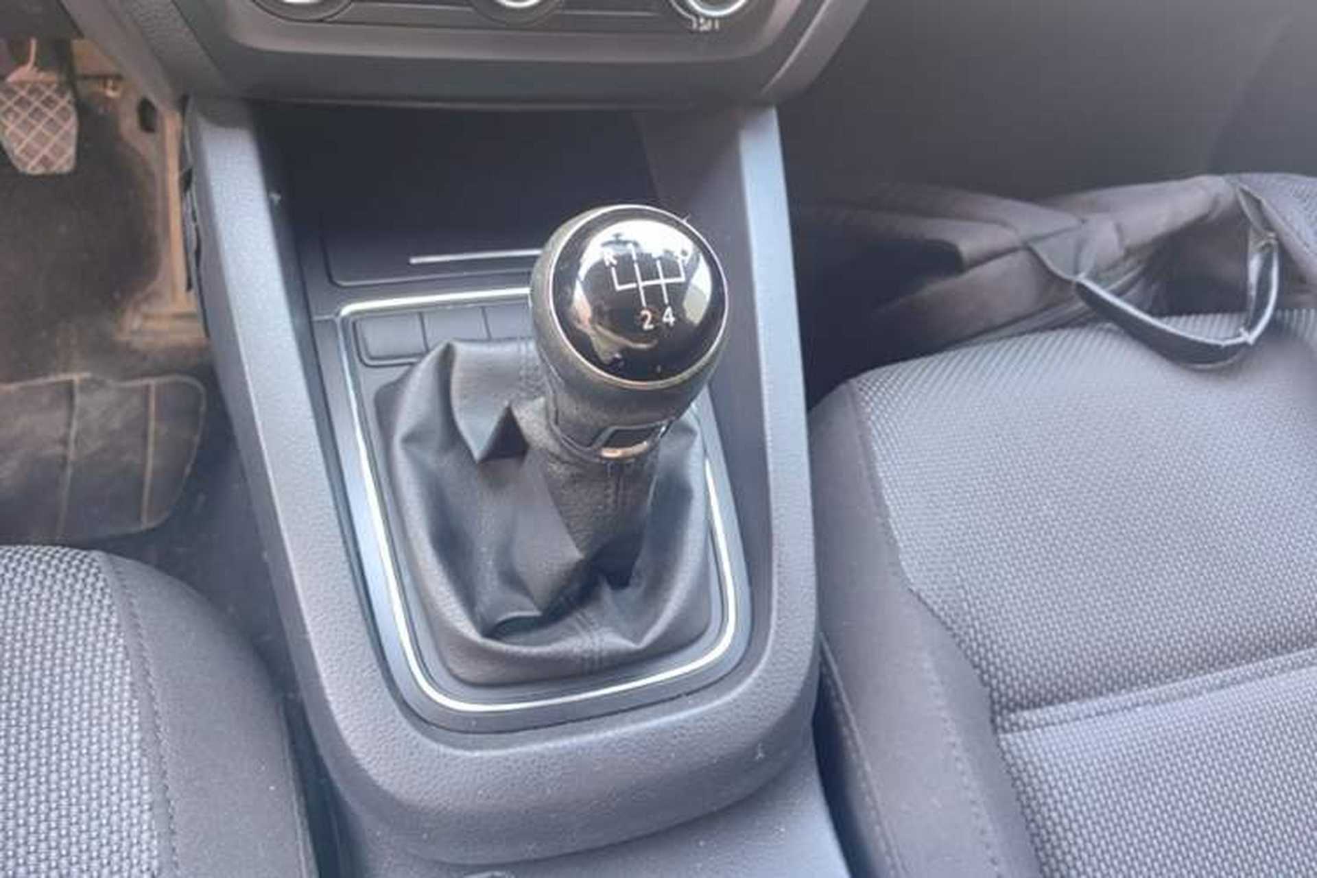 Used Volkswagen Sagitar 2018 1.6L Manual Fashion Edition Gear Lever
