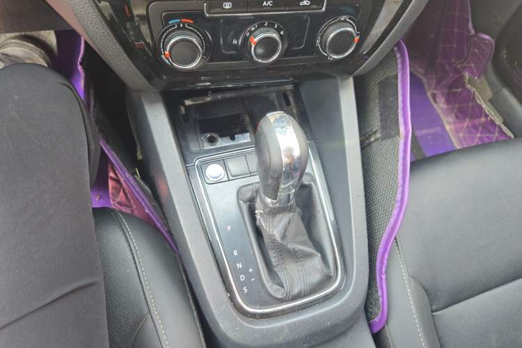 Used Volkswagen Sagitar 2018 1.6L Automatic Comfort Model Gear Lever