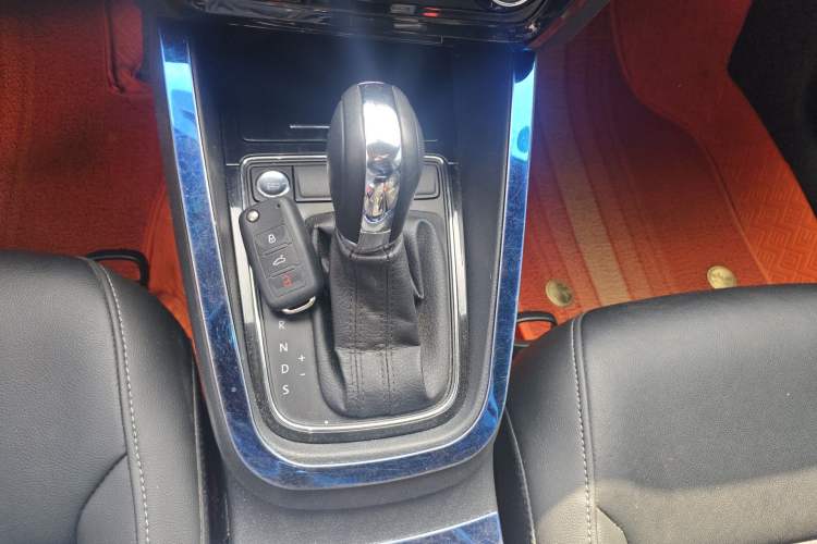 Used Volkswagen Sagitar 2018 1.6L Automatic Comfort Model Gear Lever