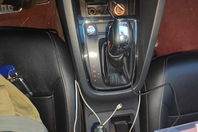 Used Volkswagen Sagitar 2018 280TSI DSG Comfort Model Gear Lever