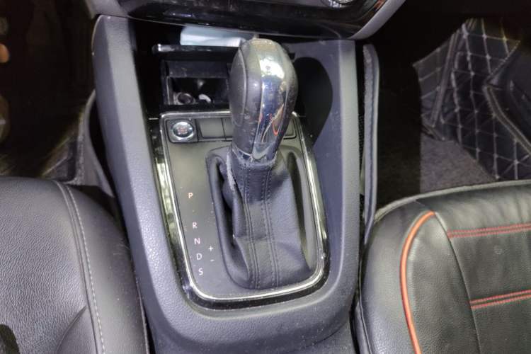 Used Volkswagen Sagitar 2018 280TSI DSG Ignite Edition Gear Lever