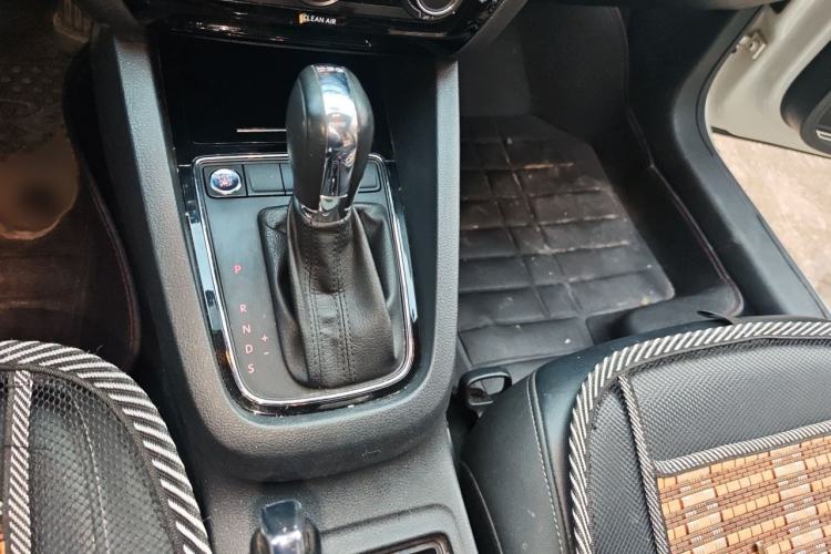 Used Volkswagen Sagitar 2018 280TSI DSG Ignite Edition Gear Lever