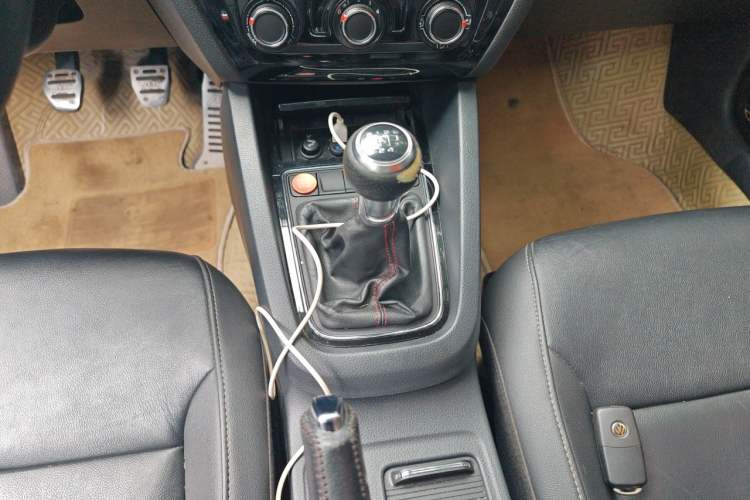 Used Volkswagen Sagitar 2018 1.6L Manual Comfort Model Gear Lever