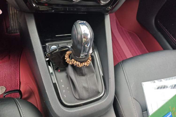 Used Volkswagen Sagitar 2018 280TSI DSG Ignite Edition Gear Lever