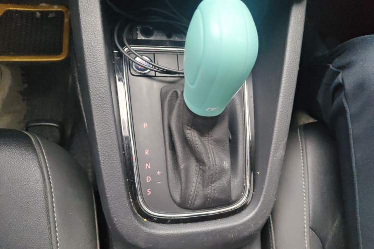 Used Volkswagen Sagitar 2018 1.6L Automatic Comfort Model Gear Lever