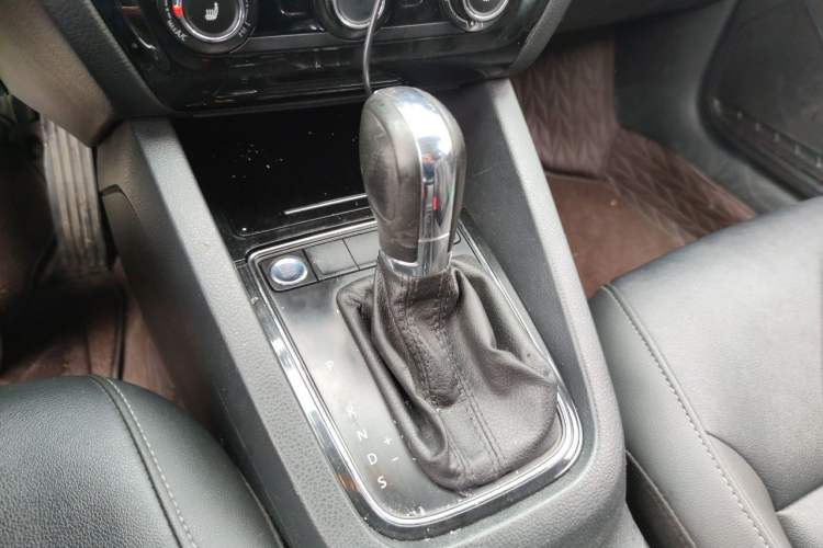 Used Volkswagen Sagitar 2018 1.6L Automatic Comfort Model Gear Lever