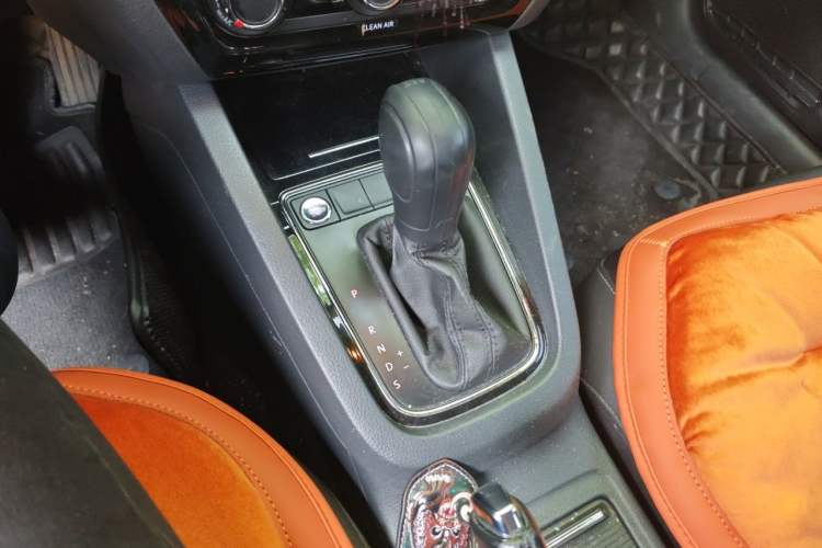 Used Volkswagen Sagitar 2018 1.6L Automatic Comfort Model Gear Lever
