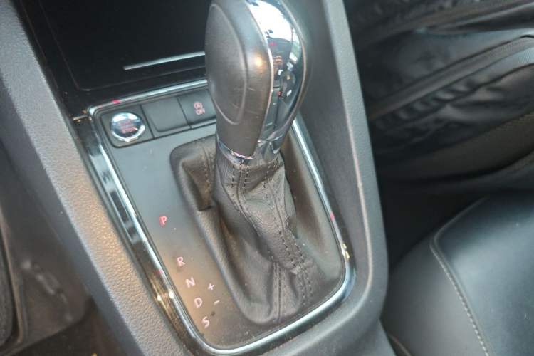 Used Volkswagen Sagitar 2018 180TSI DSG Prestige Edition Gear Lever