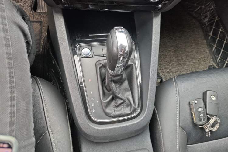 Used Volkswagen Sagitar 2018 180TSI DSG Prestige Edition Gear Lever