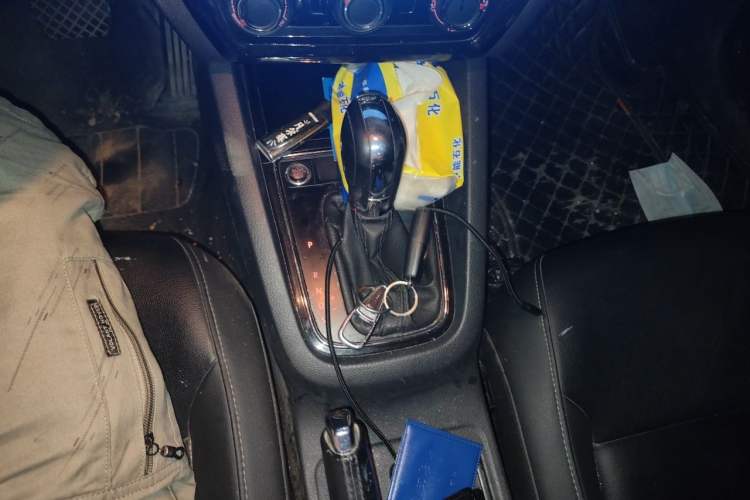 Used Volkswagen Sagitar 2018 1.6L Automatic Comfort Model Gear Lever