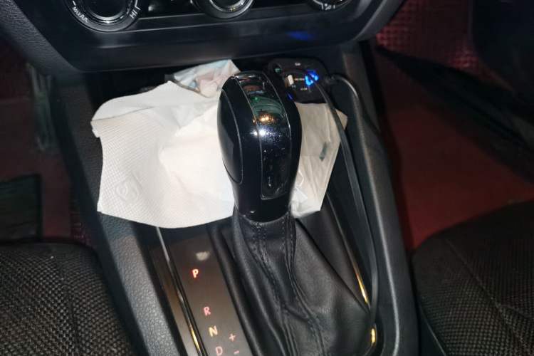 Used Volkswagen Sagitar 2018 1.6L Automatic Fashion Model Gear Lever