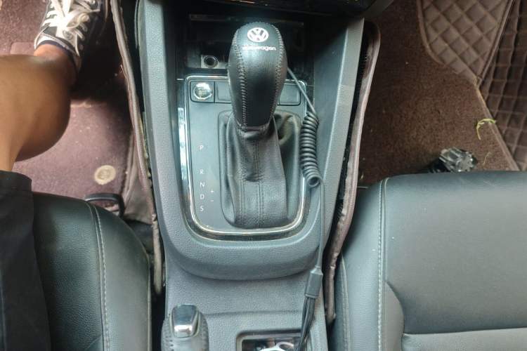 Used Volkswagen Sagitar 2018 180TSI DSG Prestige Edition Gear Lever