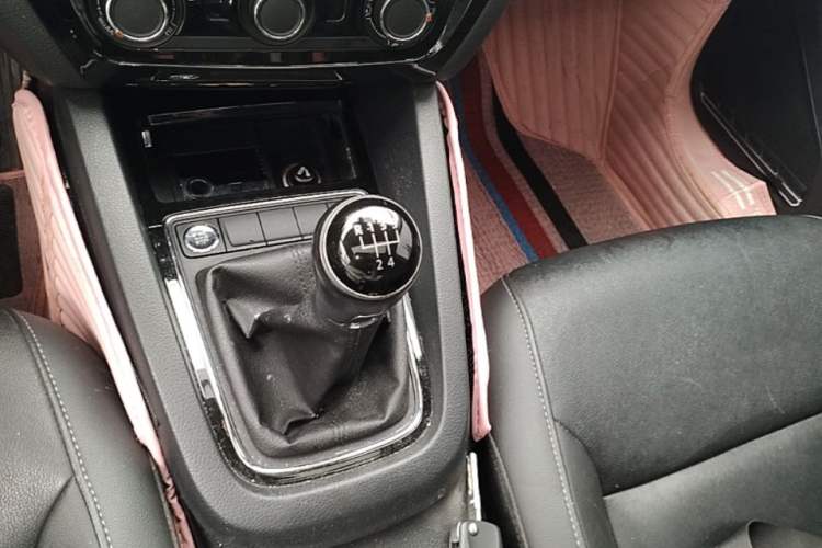 Used Volkswagen Sagitar 2018 1.6L Manual Comfort Model Gear Lever