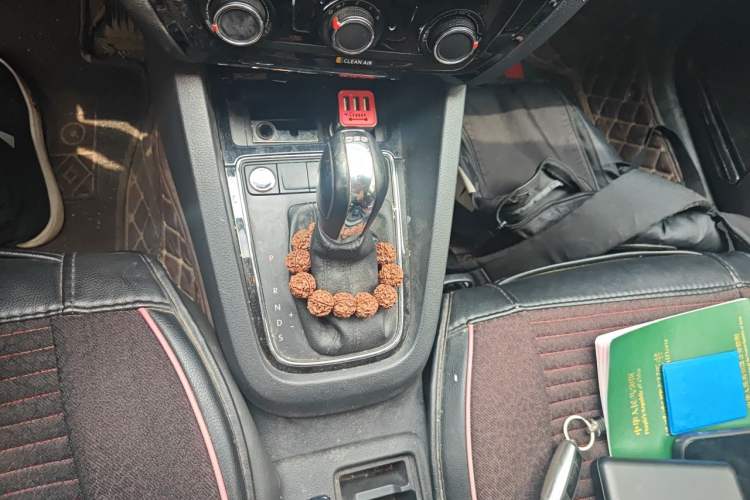 Used Volkswagen Sagitar 2018 280TSI DSG Ignite Edition Gear Lever