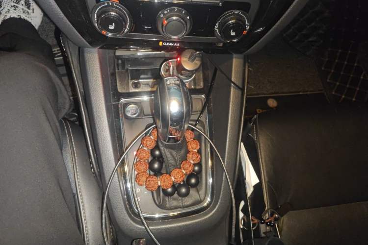 Used Volkswagen Sagitar 2018 180TSI DSG Prestige Edition Gear Lever
