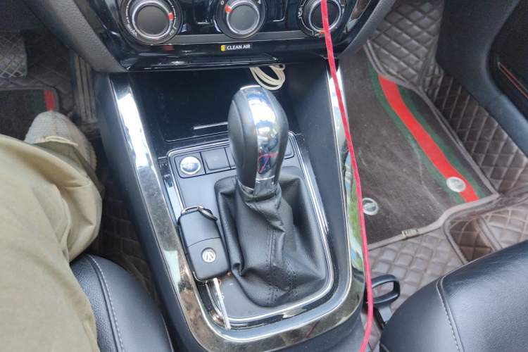 Used Volkswagen Sagitar 2018 1.6L Automatic Comfort Model Gear Lever