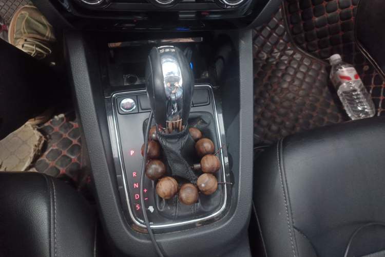Used Volkswagen Sagitar 2018 280TSI DSG Ignite Edition Gear Lever