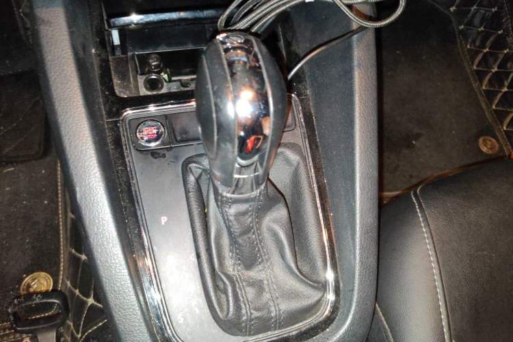 Used Volkswagen Sagitar 2018 1.6L Automatic Comfort Model Gear Lever